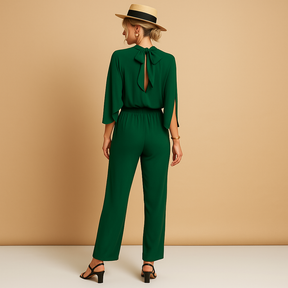 Women’s summer jumpsuit with adjustable straps and pockets in a breathable, lightweight fabric, perfect for warm days and casual occasions